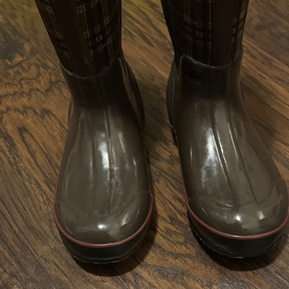 Bogs Dark Brown Plaid Boots with Pink Highlights, Like New, Sz 7